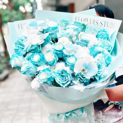 冰藍進口玫瑰花束20朵+白.藍桔梗以及蝴蝶花點綴混搭花束